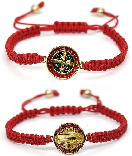 3pulsera de medalla de san benito con hilo rojo